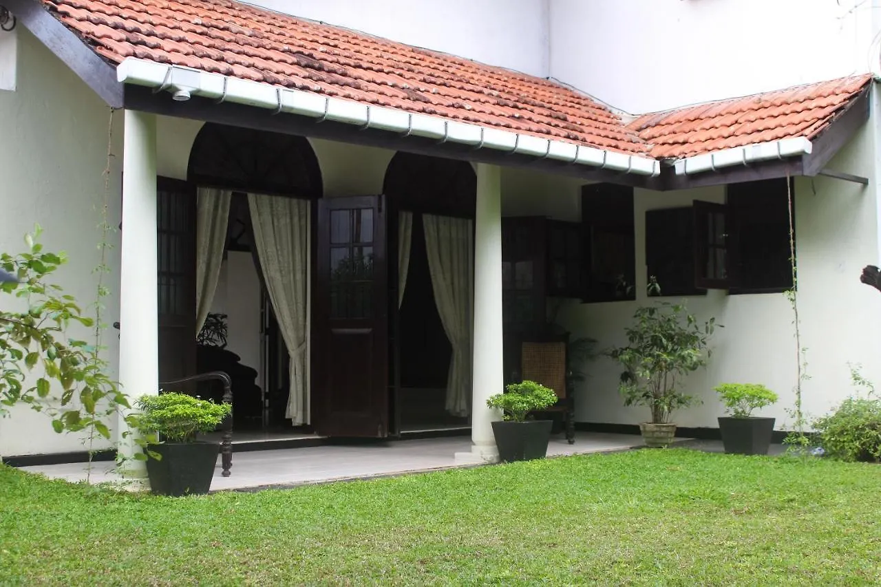 Airport Gateway Residence Negombo Homestay