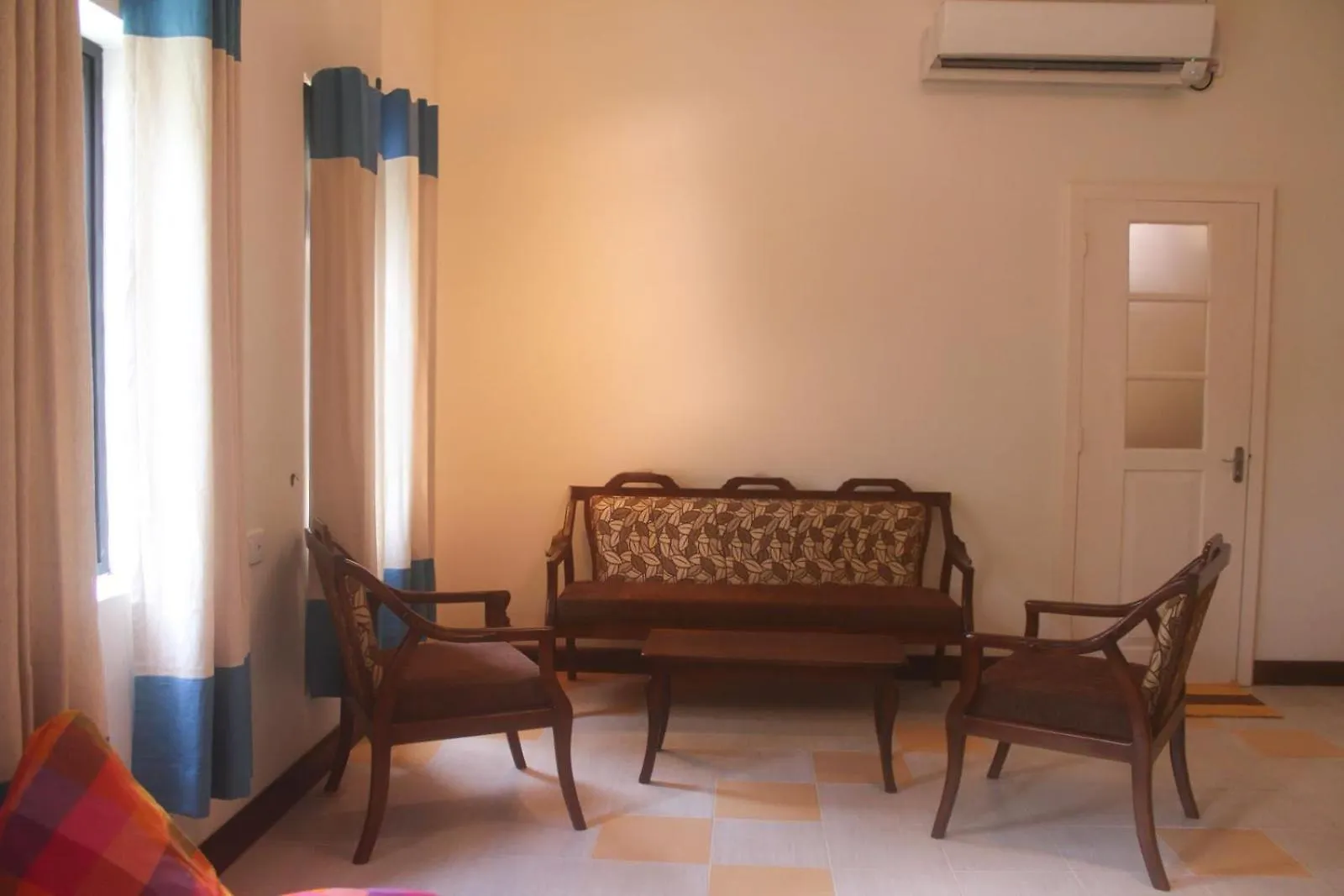 Homestay Airport Gateway Residence Negombo